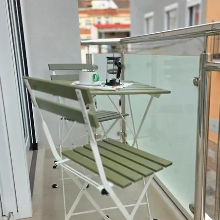 Apartment Miro Huelin 200 M From *